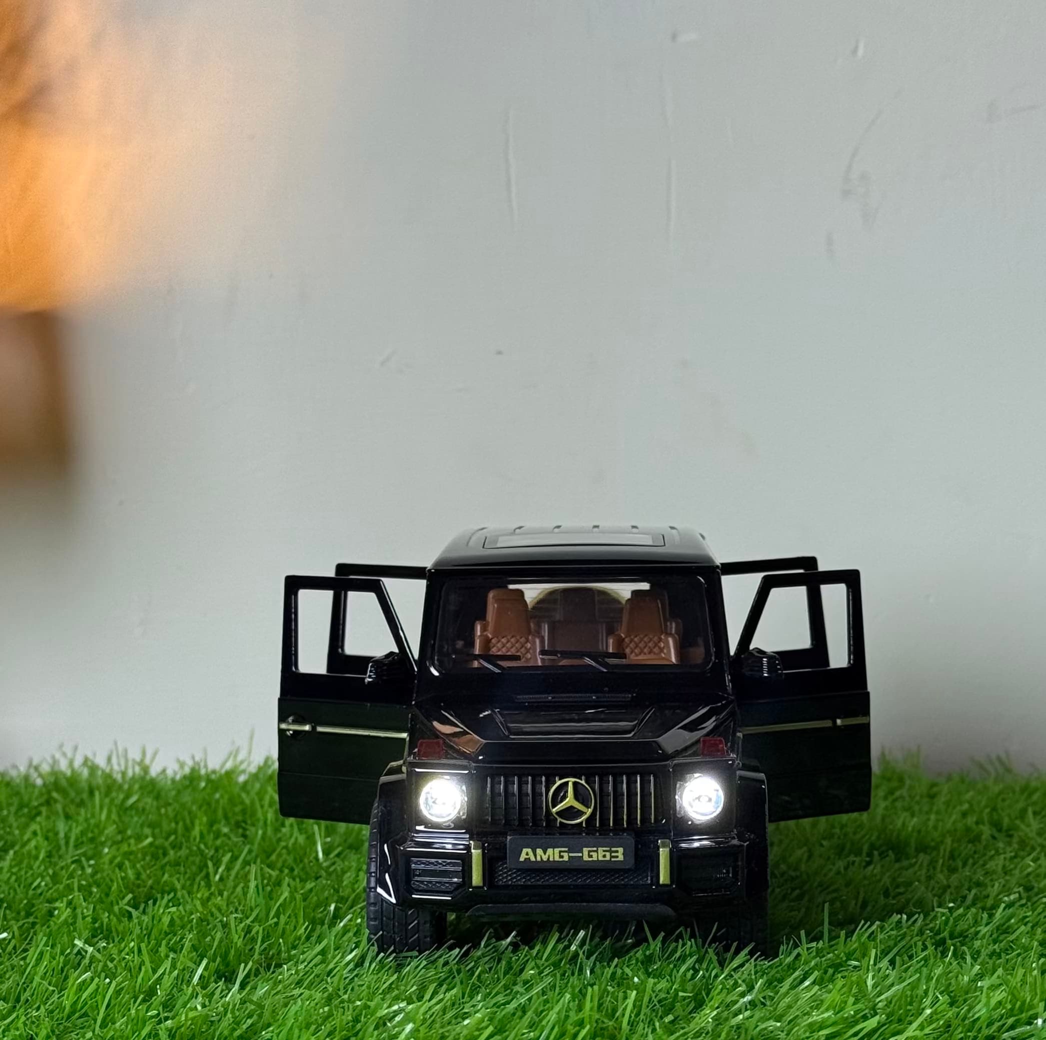Mercedes AMG G63 Die-Cast view 3