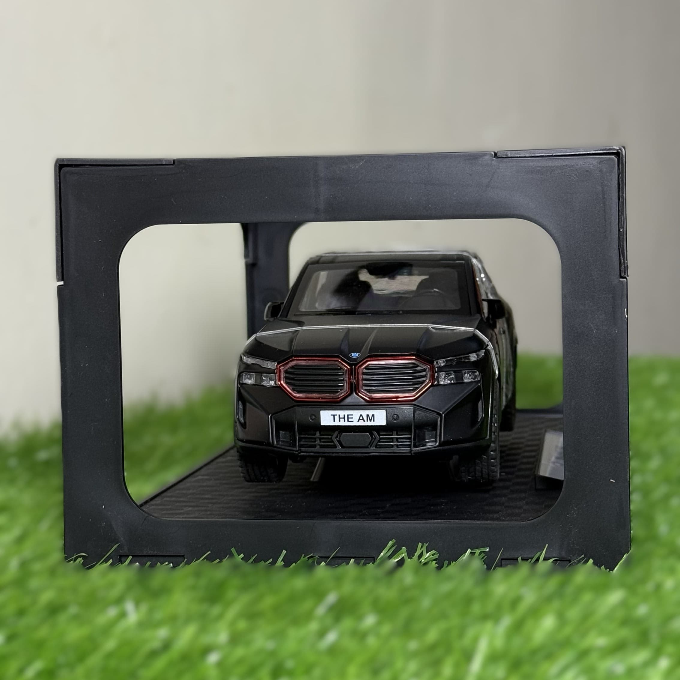 BMW XM Die-Cast SUV - view 1